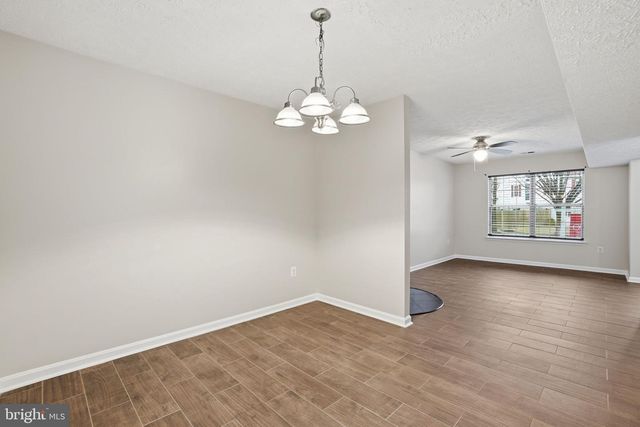 6112-B HOSKINS HOLLOW CIR, Centreville, VA 20121