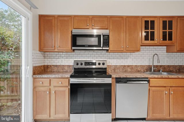 6112-B HOSKINS HOLLOW CIR, Centreville, VA 20121