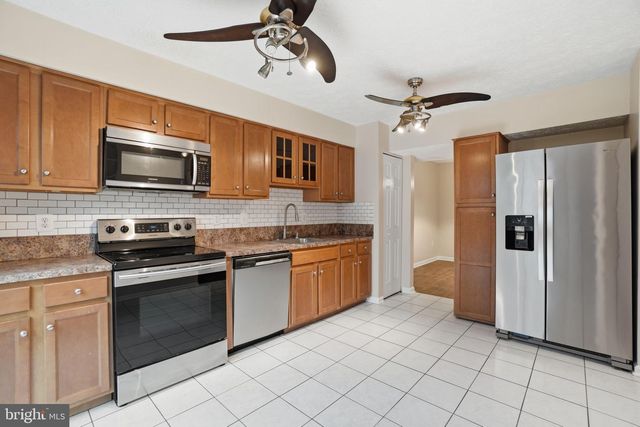 6112-B HOSKINS HOLLOW CIR, Centreville, VA 20121