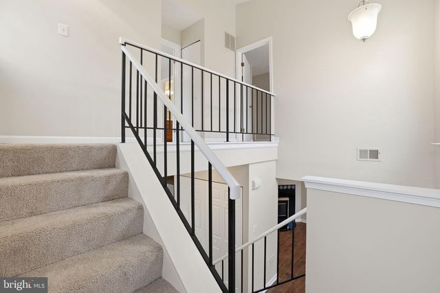 6112-B HOSKINS HOLLOW CIR, Centreville, VA 20121