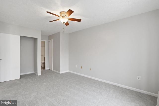 6112-B HOSKINS HOLLOW CIR, Centreville, VA 20121