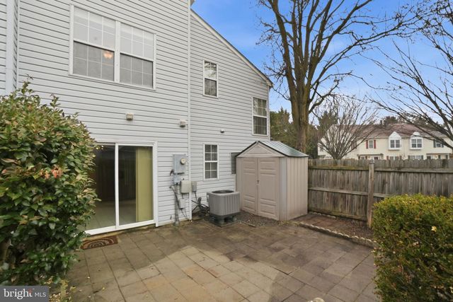 6112-B HOSKINS HOLLOW CIR, Centreville, VA 20121