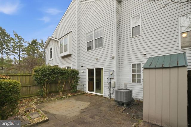 6112-B HOSKINS HOLLOW CIR, Centreville, VA 20121