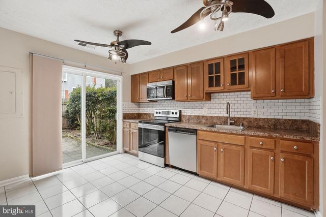 6112-B HOSKINS HOLLOW CIR, Centreville, VA 20121