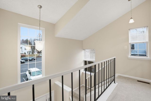 6112-B HOSKINS HOLLOW CIR, Centreville, VA 20121