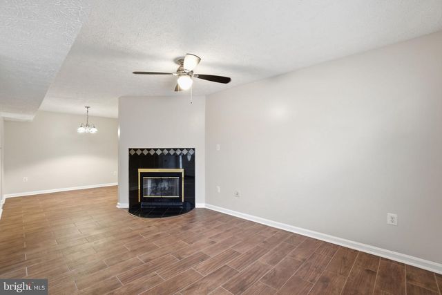 6112-B HOSKINS HOLLOW CIR, Centreville, VA 20121