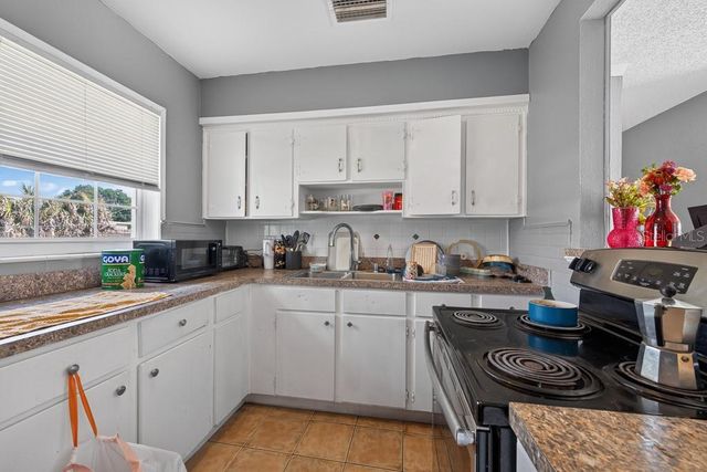 5205 S 82ND STREET, Tampa, FL 33619