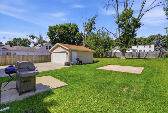 732 10th Street, West Des Moines, IA 50265