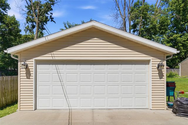 732 10th Street, West Des Moines, IA 50265