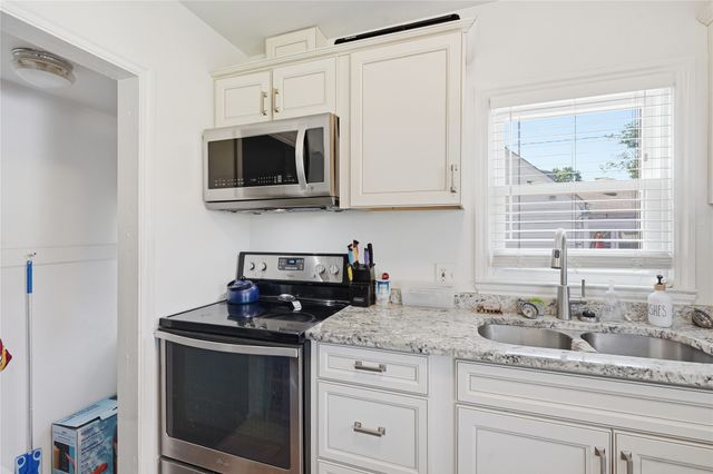 732 10th Street, West Des Moines, IA 50265