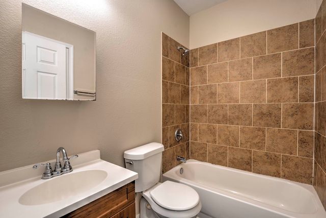 820 7th Ave. NW, Minot, ND 58703