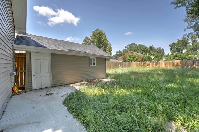 820 7th Ave. NW, Minot, ND 58703
