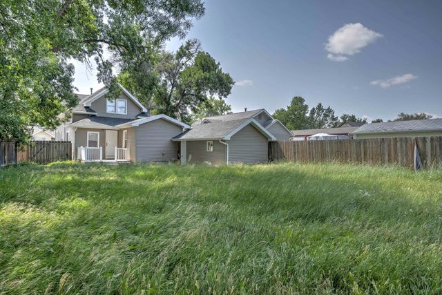 820 7th Ave. NW, Minot, ND 58703