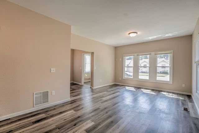 820 7th Ave. NW, Minot, ND 58703