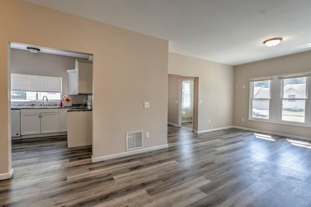 820 7th Ave. NW, Minot, ND 58703
