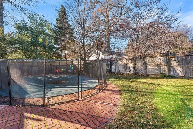29 Cottage St, Wellesley, MA 02482