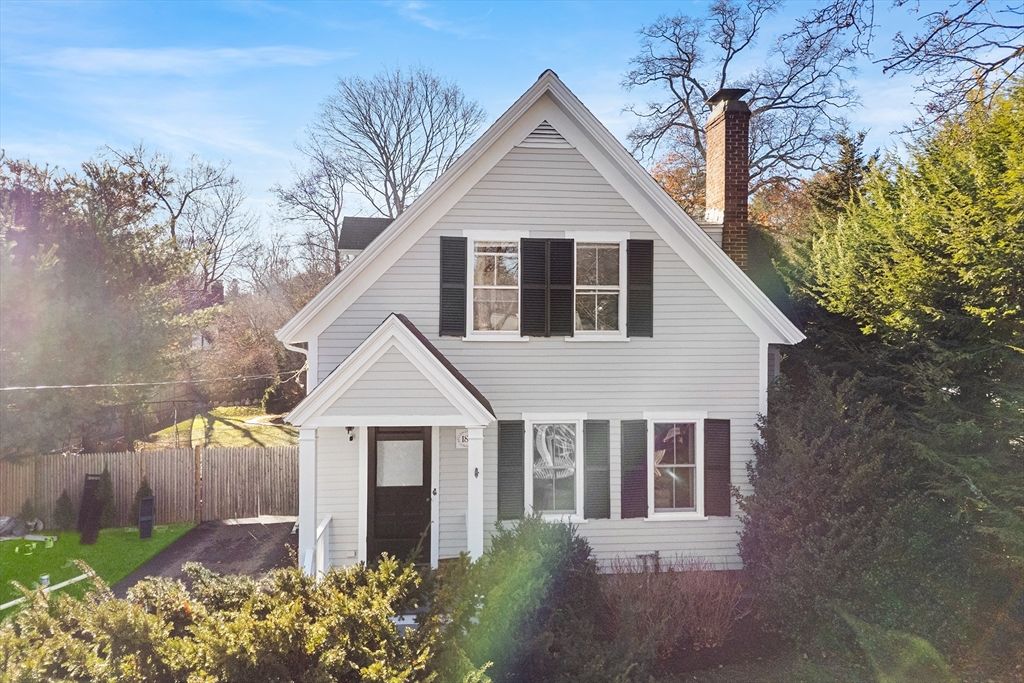 29 Cottage St, Wellesley, MA 02482
