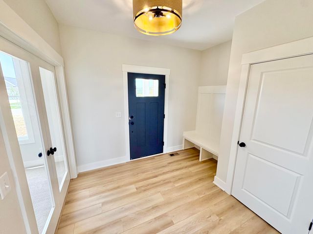 7106 Kettle Dale Avenue SE, Alto, MI 49302