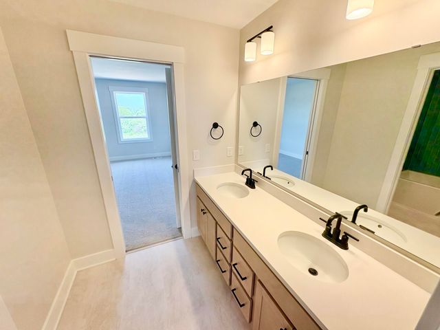 7106 Kettle Dale Avenue SE, Alto, MI 49302
