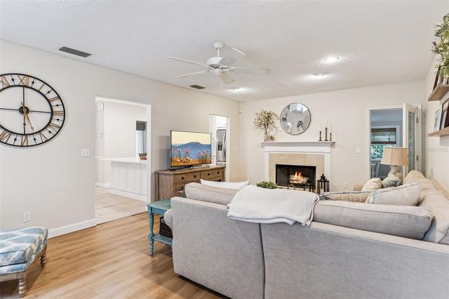 4017 W DE LEON STREET, Tampa, FL 33609