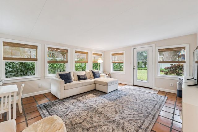 4017 W DE LEON STREET, Tampa, FL 33609