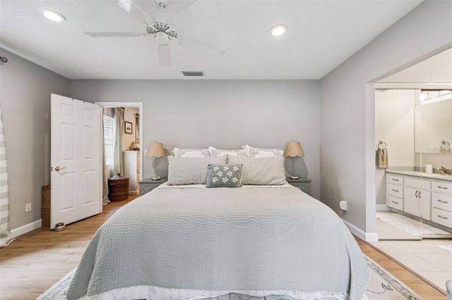 4017 W DE LEON STREET, Tampa, FL 33609