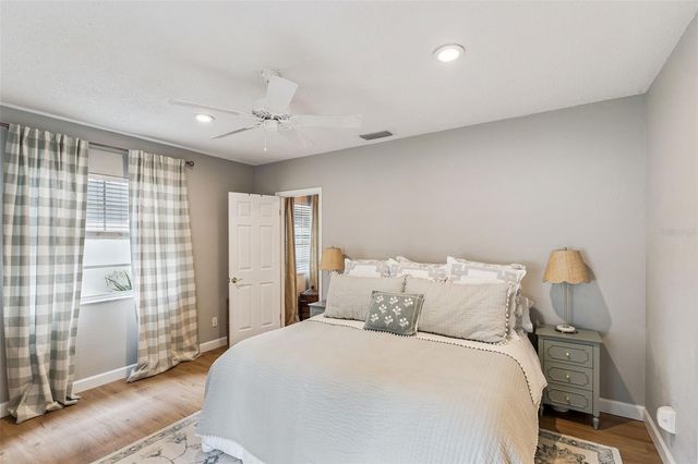 4017 W DE LEON STREET, Tampa, FL 33609