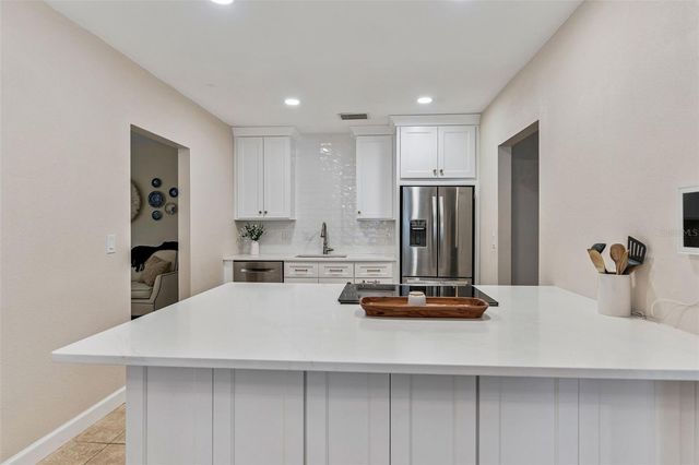 4017 W DE LEON STREET, Tampa, FL 33609