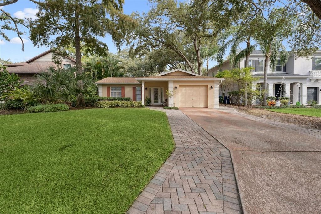 4017 W DE LEON STREET, Tampa, FL 33609