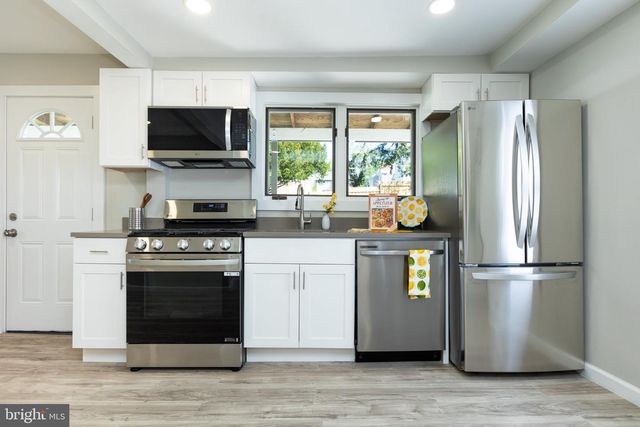 2407 HAMMONDS FERRY RD, Halethorpe, MD 21227