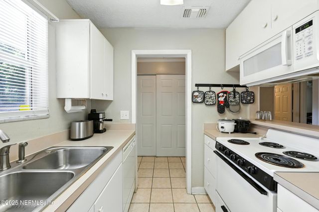 4836 ATLANTIC Boulevard 104, Jacksonville, FL 32207