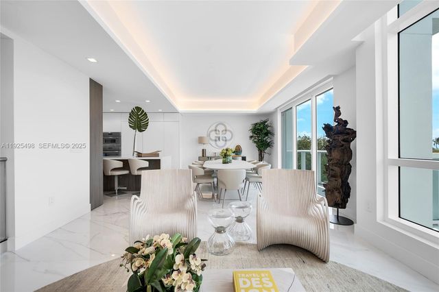 100 S Pointe Dr TH-13, Miami Beach, FL 33139