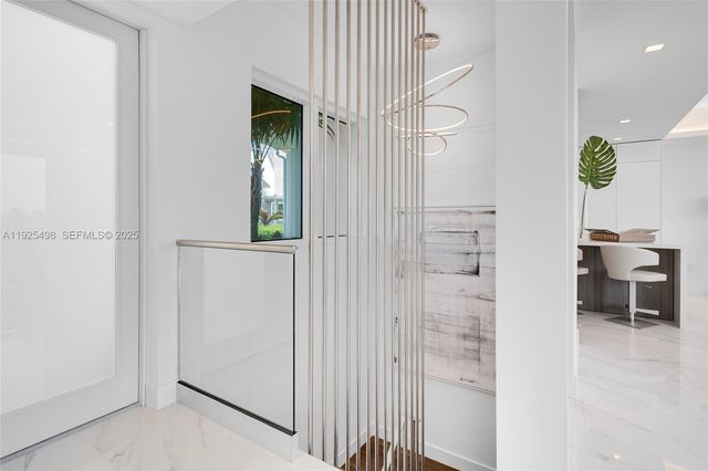 100 S Pointe Dr TH-13, Miami Beach, FL 33139