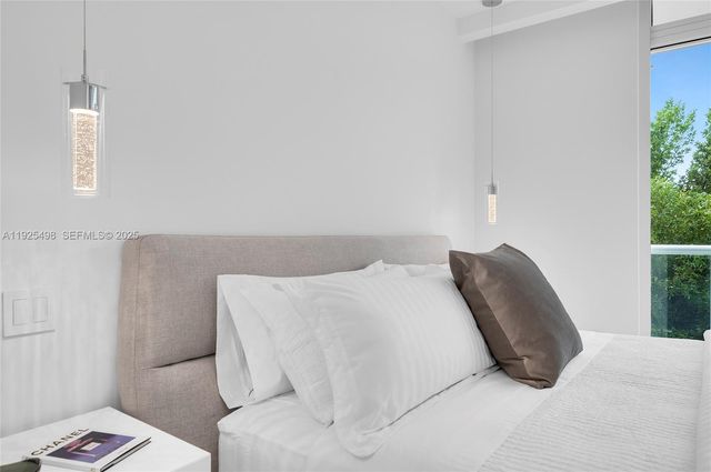 100 S Pointe Dr TH-13, Miami Beach, FL 33139