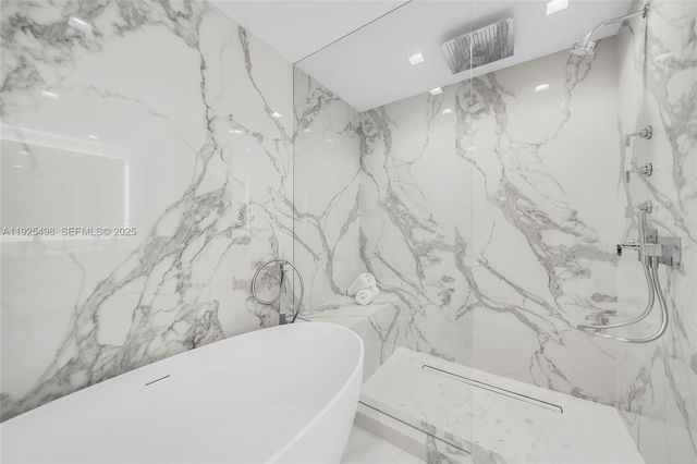 100 S Pointe Dr TH-13, Miami Beach, FL 33139