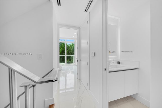 100 S Pointe Dr TH-13, Miami Beach, FL 33139