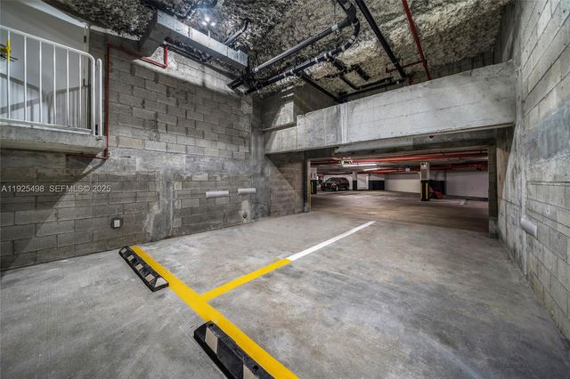 100 S Pointe Dr TH-13, Miami Beach, FL 33139