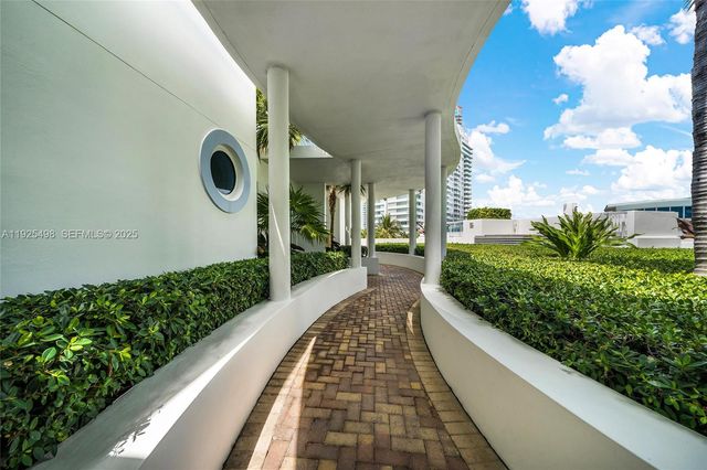 100 S Pointe Dr TH-13, Miami Beach, FL 33139