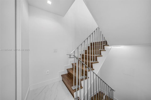 100 S Pointe Dr TH-13, Miami Beach, FL 33139