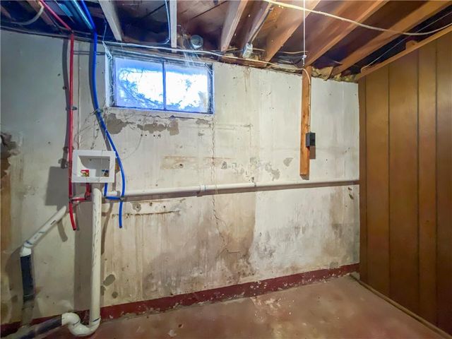 11426 Applewood Drive, Kansas City, MO 64134