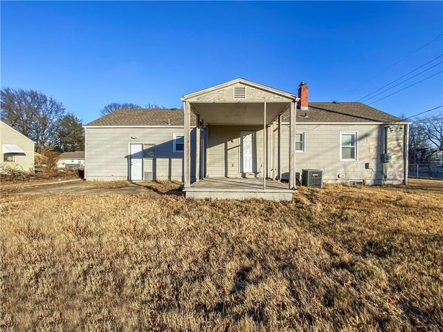 11426 Applewood Drive, Kansas City, MO 64134
