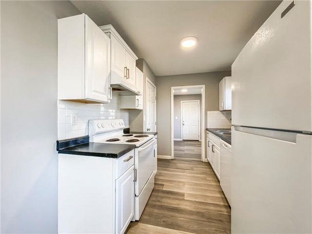 11426 Applewood Drive, Kansas City, MO 64134