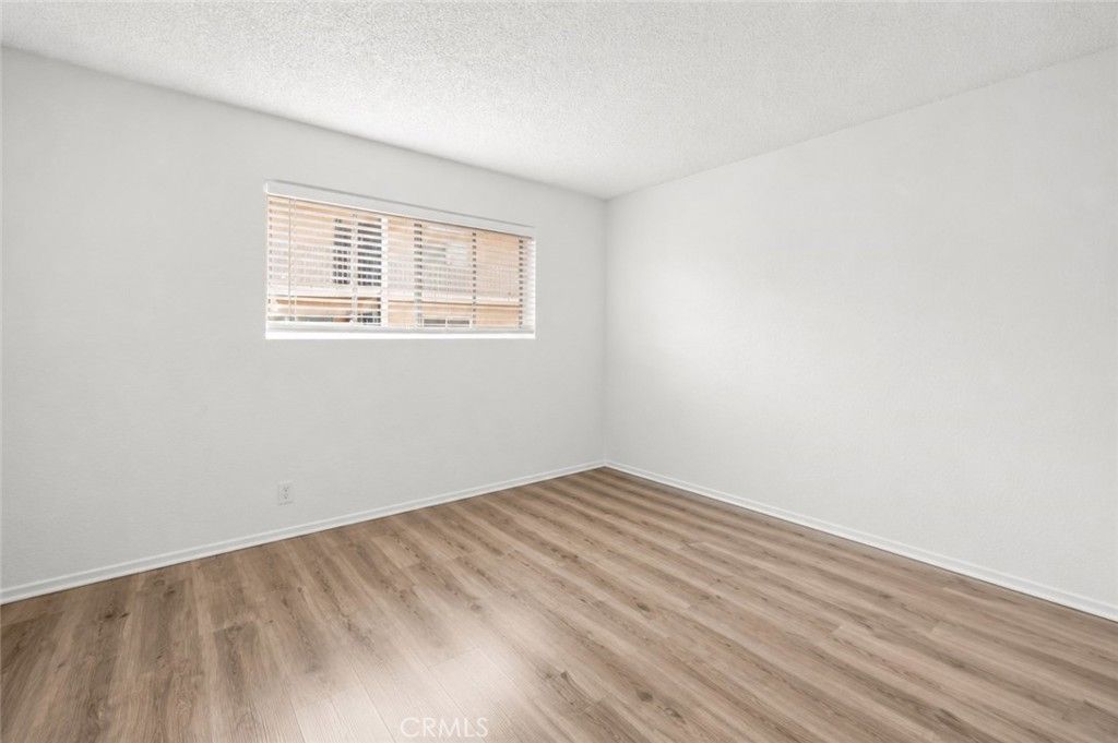 Image 11 of property listing at 4505 California 402, Long Beach, CA 90807
