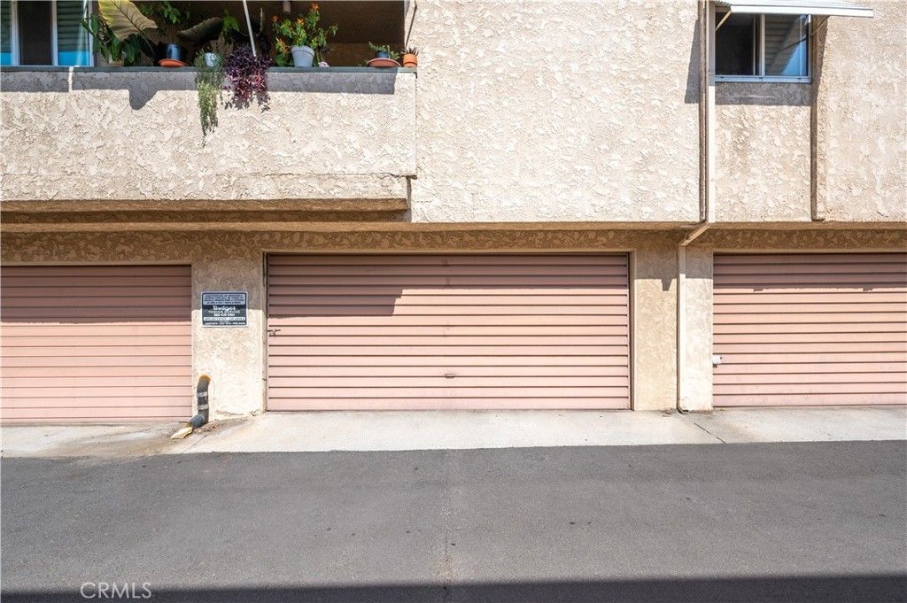 Image 18 of property listing at 4505 California 402, Long Beach, CA 90807