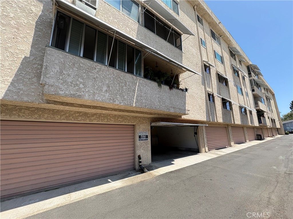 Image 19 of property listing at 4505 California 402, Long Beach, CA 90807