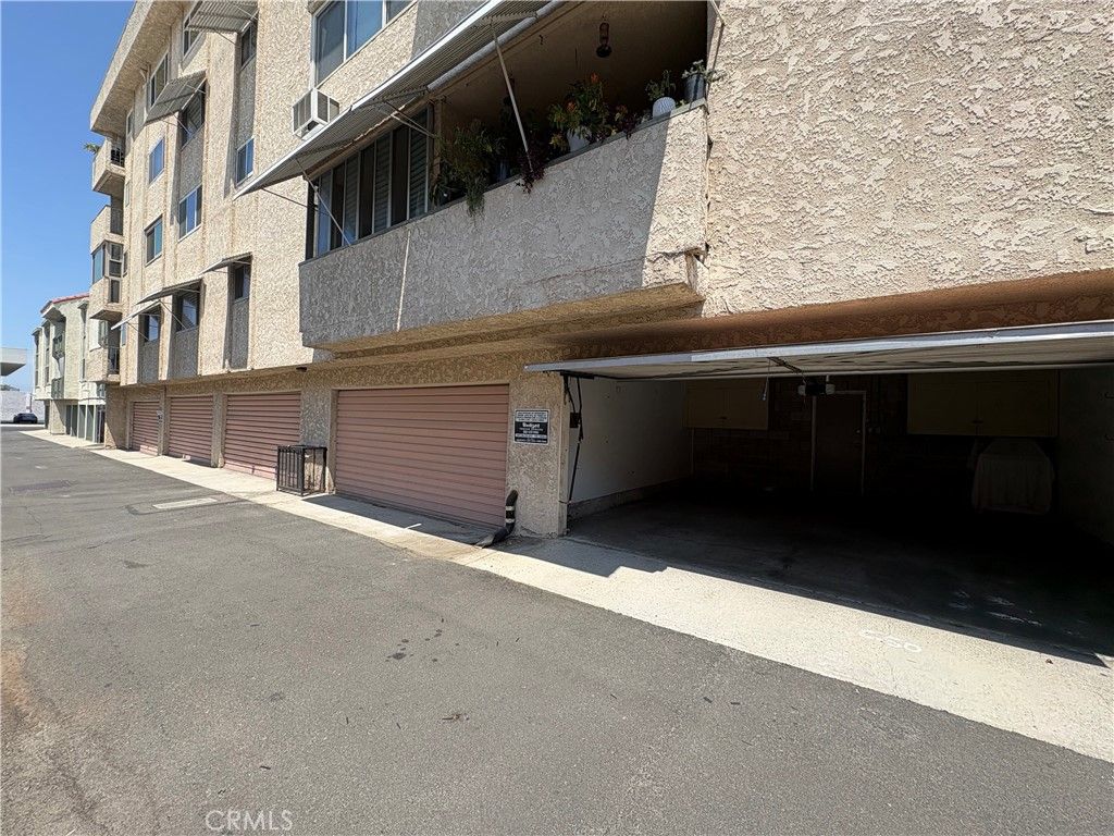 Image 20 of property listing at 4505 California 402, Long Beach, CA 90807