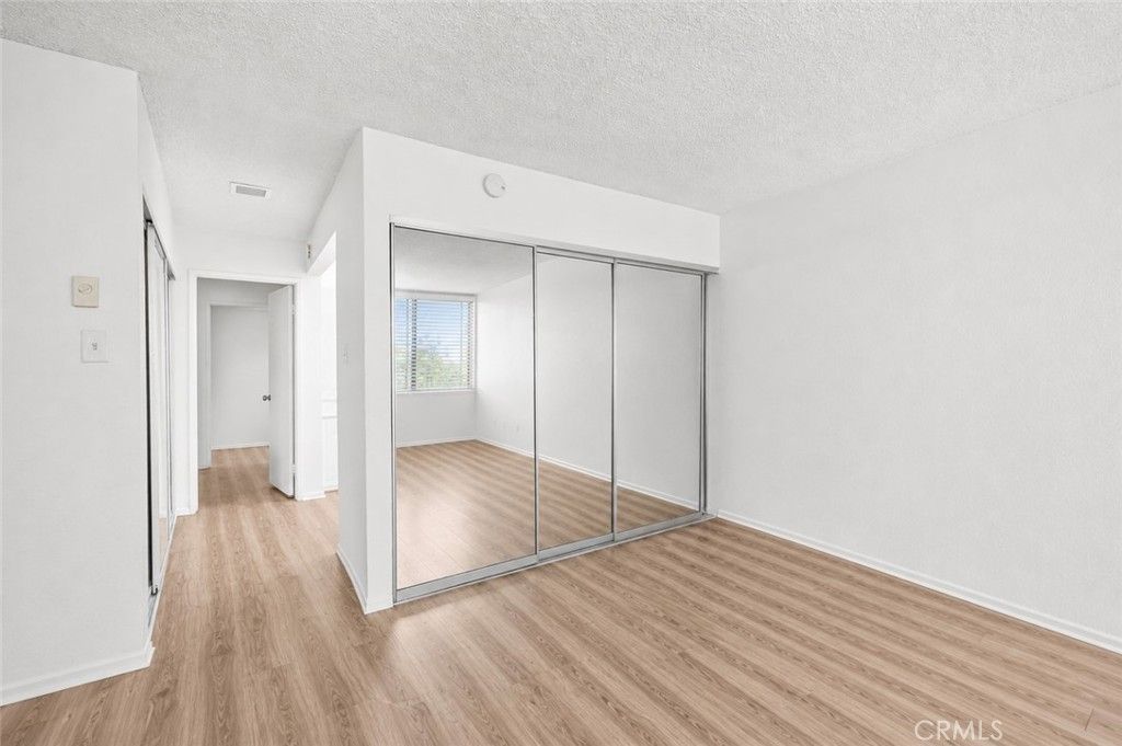 Image 6 of property listing at 4505 California 402, Long Beach, CA 90807