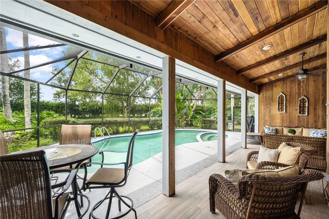 1447 56th Square E, Vero Beach, FL 32966