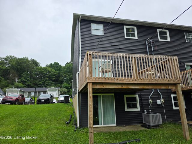 1222 Clear Ridge Ln, Radcliff, KY 40160