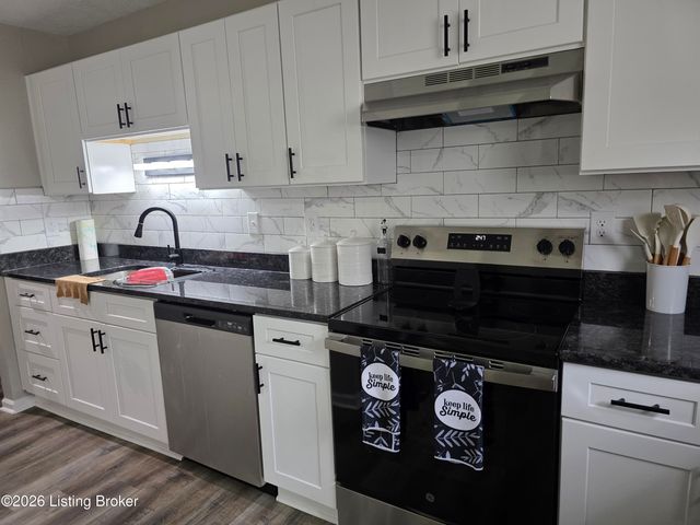1222 Clear Ridge Ln, Radcliff, KY 40160